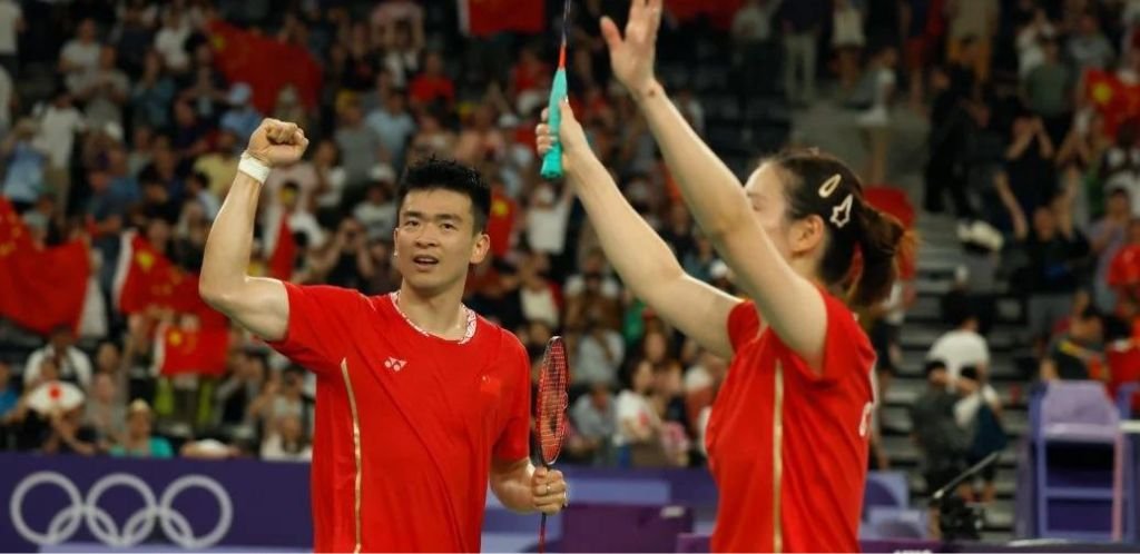 First Olympic Gold for China’s Zheng Siwei and Huang Yaqiong